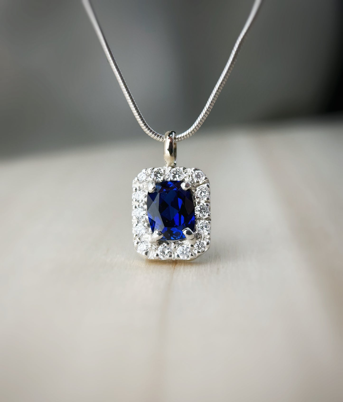 Pendentif KYANEOS