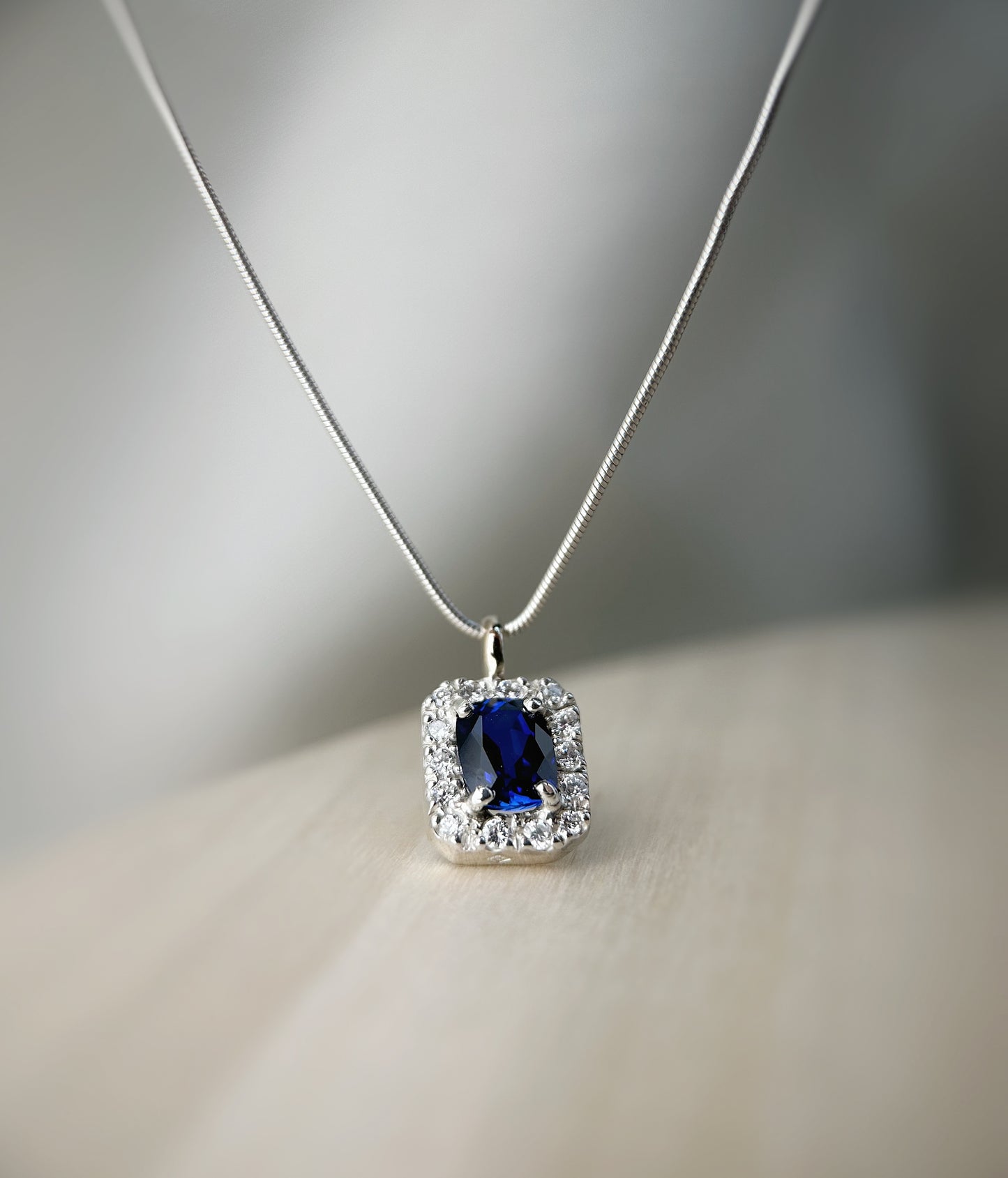 Pendentif KYANEOS