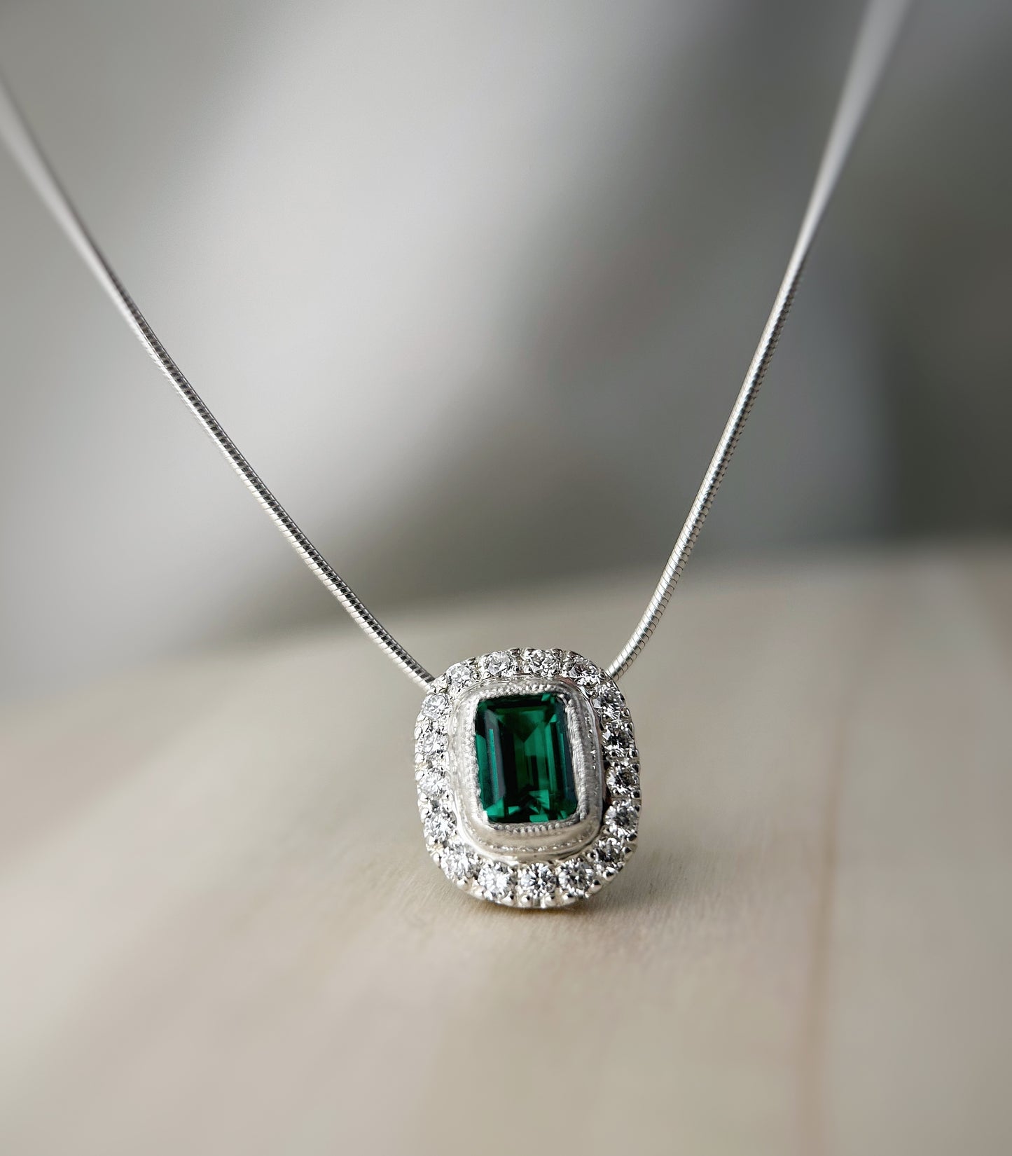 PHŌS GAÏAS Pendant